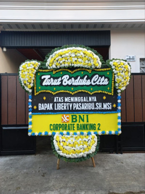 Papan Bunga Duka di Berandan Barat