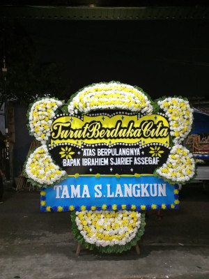 Papan Bunga Duka di Berandan Barat