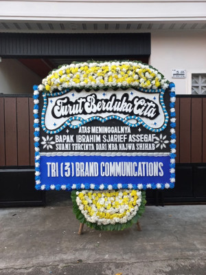 Papan Bunga Duka di Berandan Barat